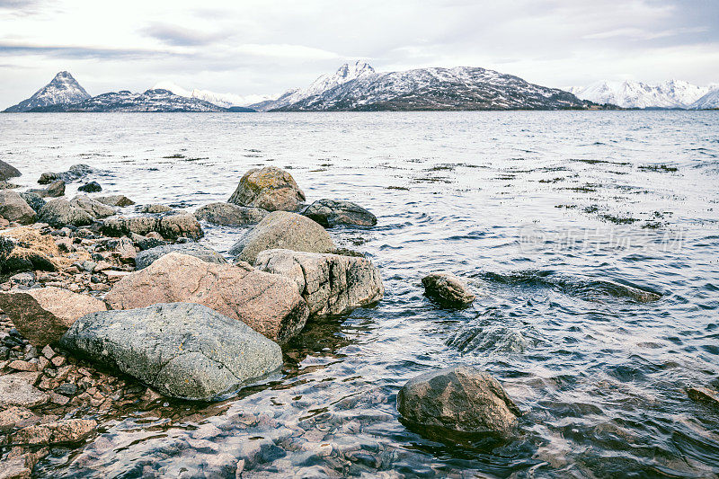 冬天，挪威韦斯特拉伦岛上的m ø klandsjord。